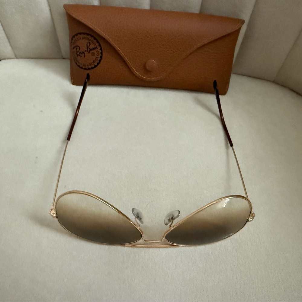 Ray-Ban Gold Aviator Sunglasses - Picture 4 of 5